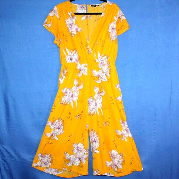 Charlotte Russe Floral Wide Leg Jumpsuit Yellow 1X - Picture 1 of 6